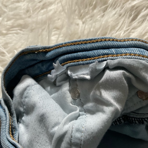 Levi’s Ribcage Straight Ankle Jeans - Picture 3 of 4